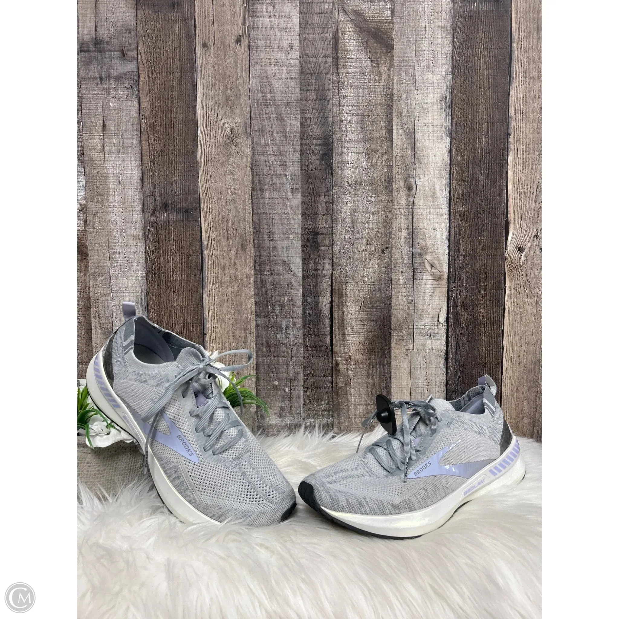 Shoes Athletic By Brooks In Grey, Size: 10