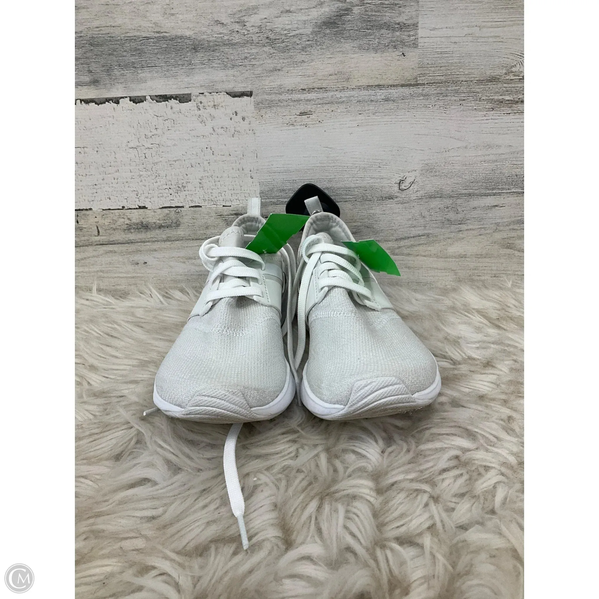 Shoes Athletic By New Balance In Cream, Size: 6